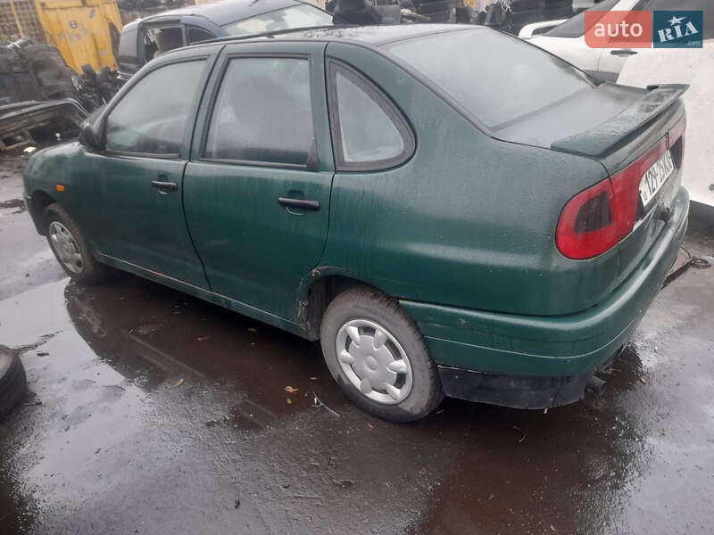 Седан SEAT Cordoba 1999 в Житомире