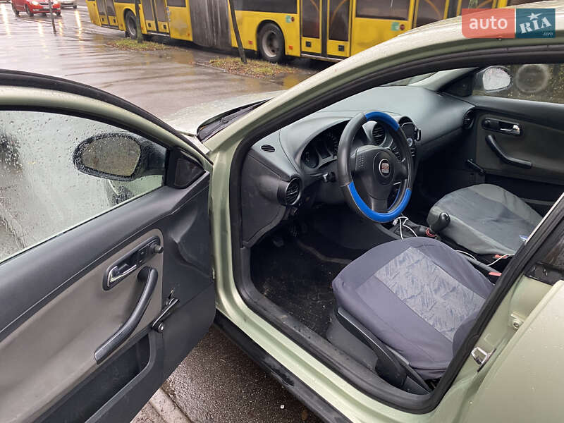 Седан SEAT Cordoba 2005 в Киеве