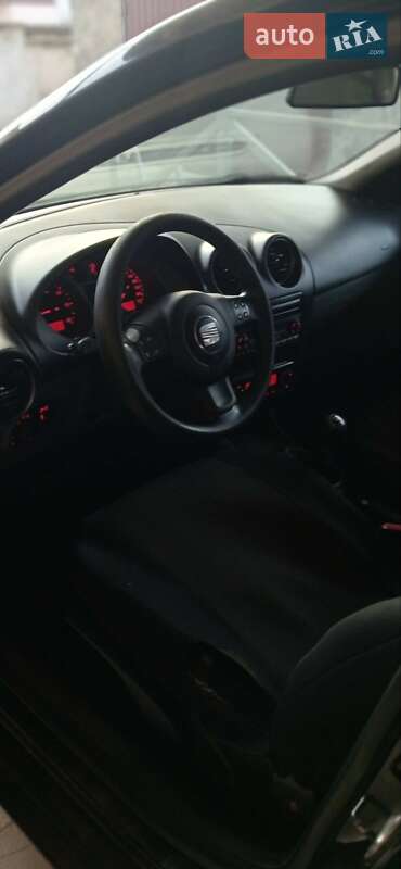 Седан SEAT Cordoba 2007 в Рогатине