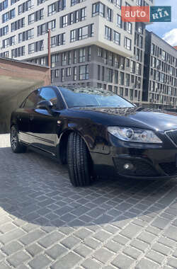 Седан SEAT Exeo 2010 в 