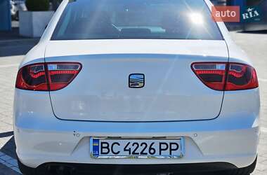 Седан SEAT Exeo 2012 в 