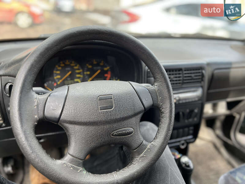 Хетчбек SEAT Ibiza 1999 в Дніпрі