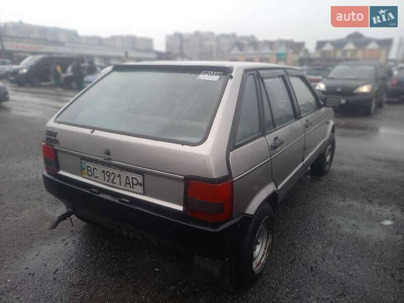 Хетчбек SEAT Ibiza 1988 в Новоархангельську