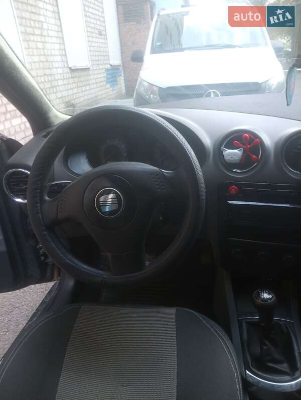 Хэтчбек SEAT Ibiza 2003 в Харькове