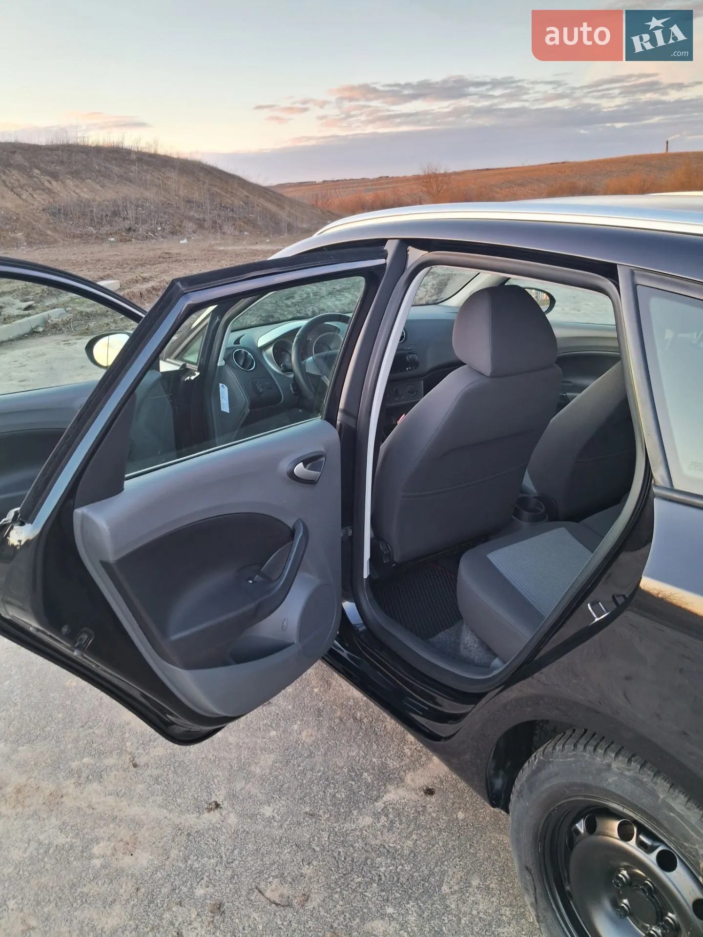 2010 SEAT Ibiza - мініатюра 12