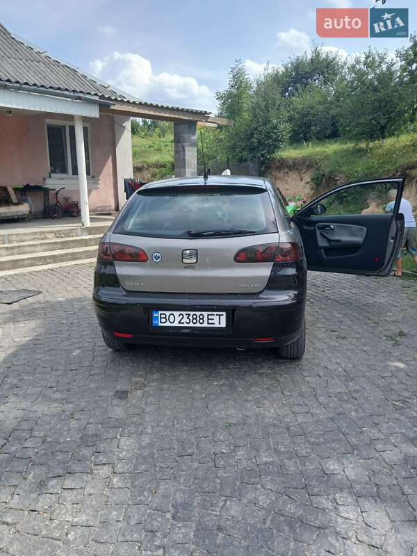 Хэтчбек SEAT Ibiza 2003 в Шумске