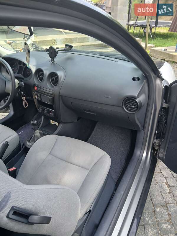 Хэтчбек SEAT Ibiza 2003 в Шумске