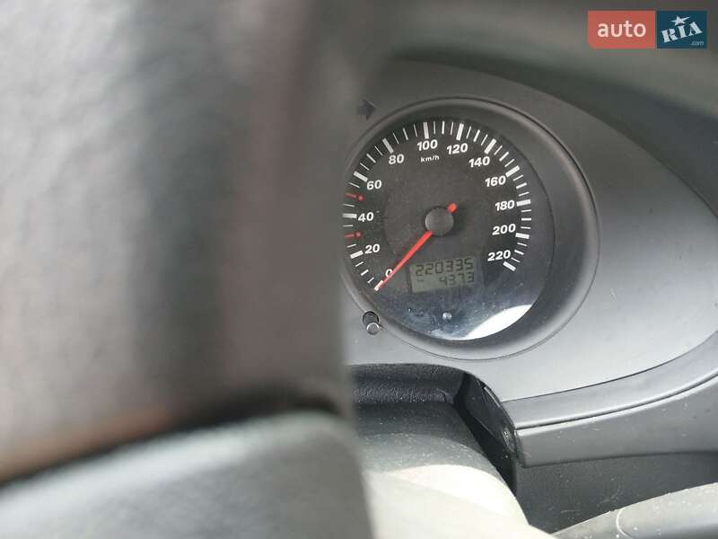 Хэтчбек SEAT Ibiza 2003 в Шумске