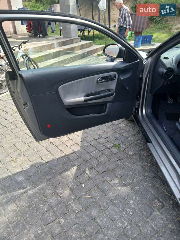 Хэтчбек SEAT Ibiza 2003 в Шумске