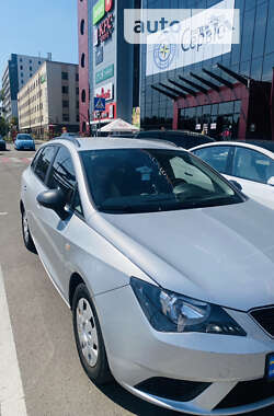 Хэтчбек SEAT Ibiza 2013 в Вишневом