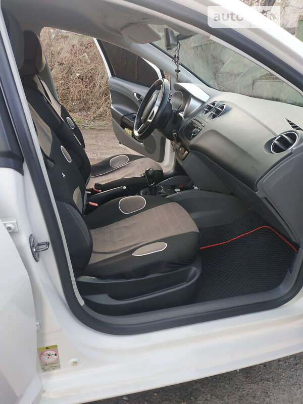 Хэтчбек SEAT Ibiza 2011 в Ивано-Франковске