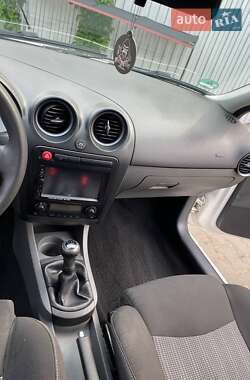 Хетчбек SEAT Ibiza 2009 в Чернівцях