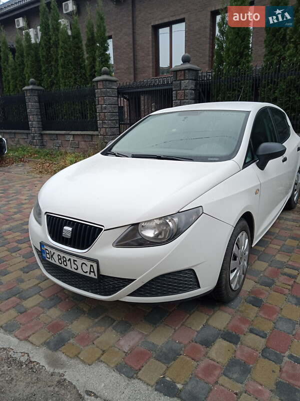 Хэтчбек SEAT Ibiza 2010 в 