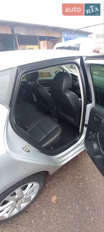 Хэтчбек SEAT Ibiza 2015 в Чернигове