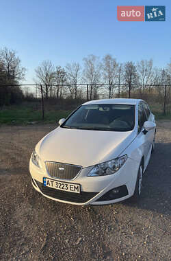 Хетчбек SEAT Ibiza 2011 в  фото 2 Хетчбек SEAT Ibiza 2011 в