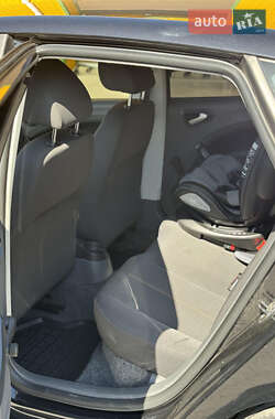 Хэтчбек SEAT Ibiza 2010 в 