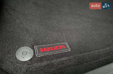 Хэтчбек SEAT Ibiza 2011 в 