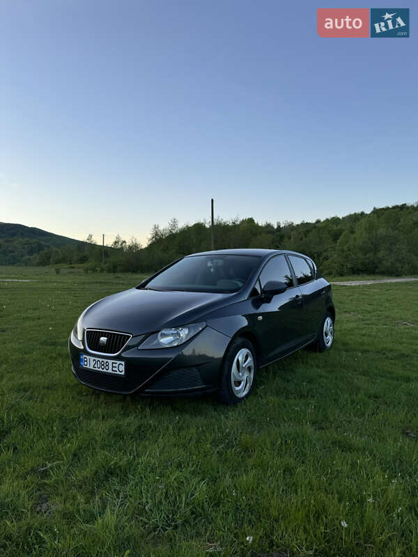 Хетчбек SEAT Ibiza 2011 в Мукачевому