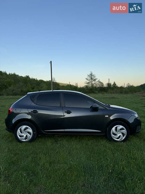 Хетчбек SEAT Ibiza 2011 в Мукачевому