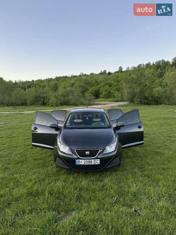 Хетчбек SEAT Ibiza 2011 в Мукачевому