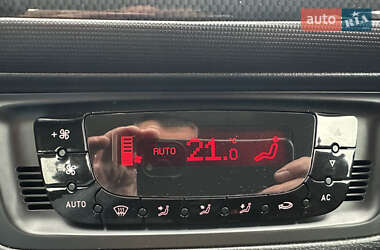 Хэтчбек SEAT Ibiza 2011 в 