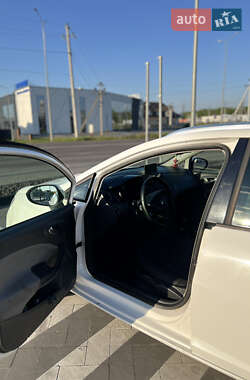 Хэтчбек SEAT Ibiza 2013 в 