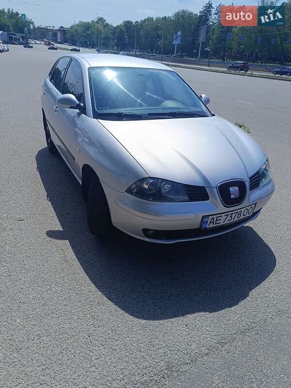 Хетчбек SEAT Ibiza 2003 в Дніпрі