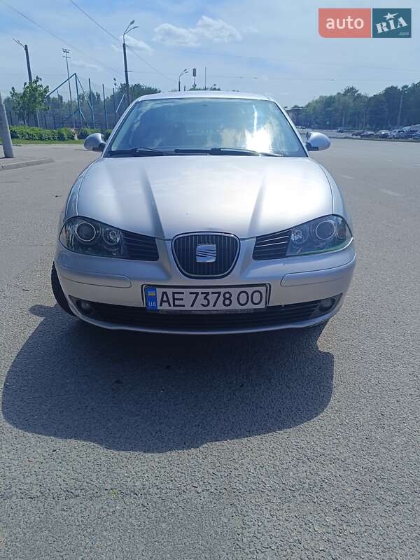 Хетчбек SEAT Ibiza 2003 в Дніпрі