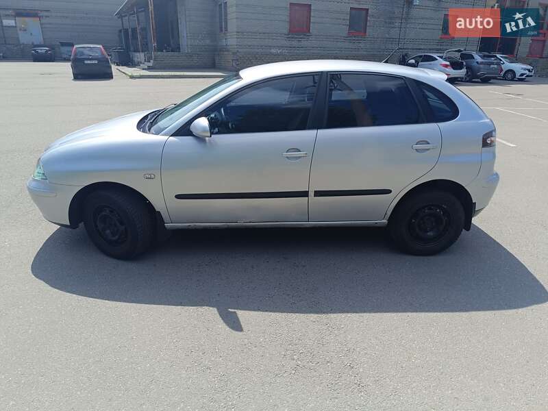Хетчбек SEAT Ibiza 2003 в Дніпрі