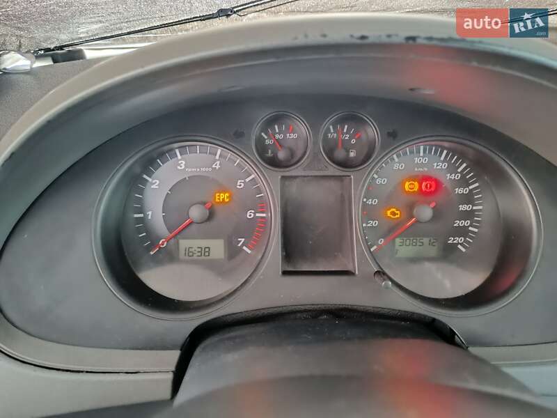 Хетчбек SEAT Ibiza 2003 в Дніпрі