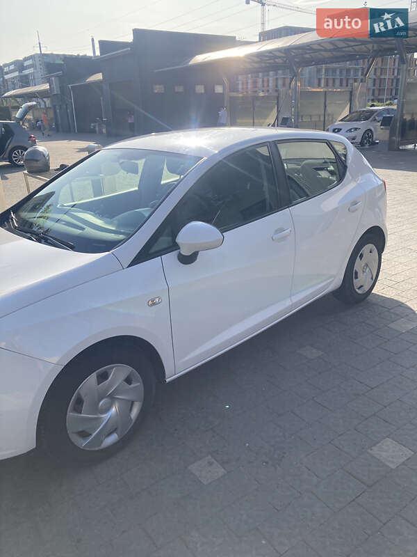 Хэтчбек SEAT Ibiza 2011 в Ужгороде