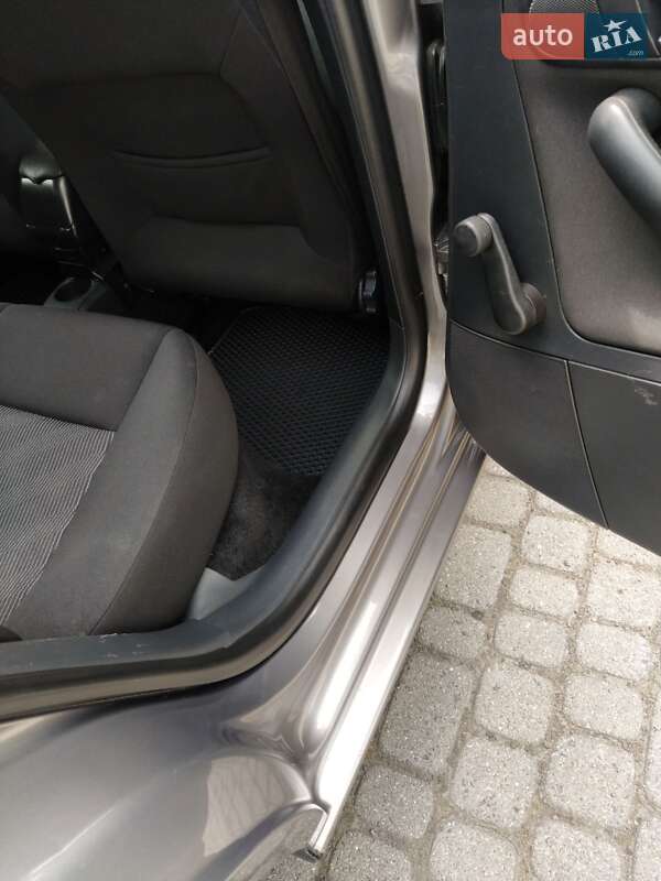 Хэтчбек SEAT Ibiza 2004 в Львове фото 63 Хэтчбек SEAT Ibiza 2004 в Львове