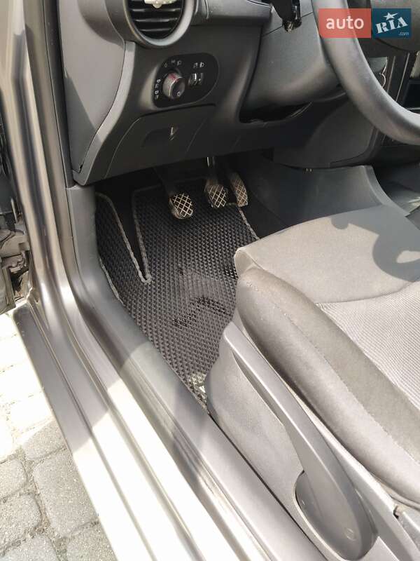 Хэтчбек SEAT Ibiza 2004 в Львове фото 59 Хэтчбек SEAT Ibiza 2004 в Львове