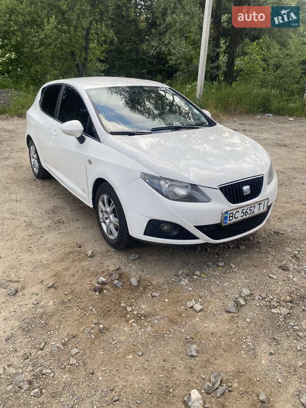 Хэтчбек SEAT Ibiza 2011 в 