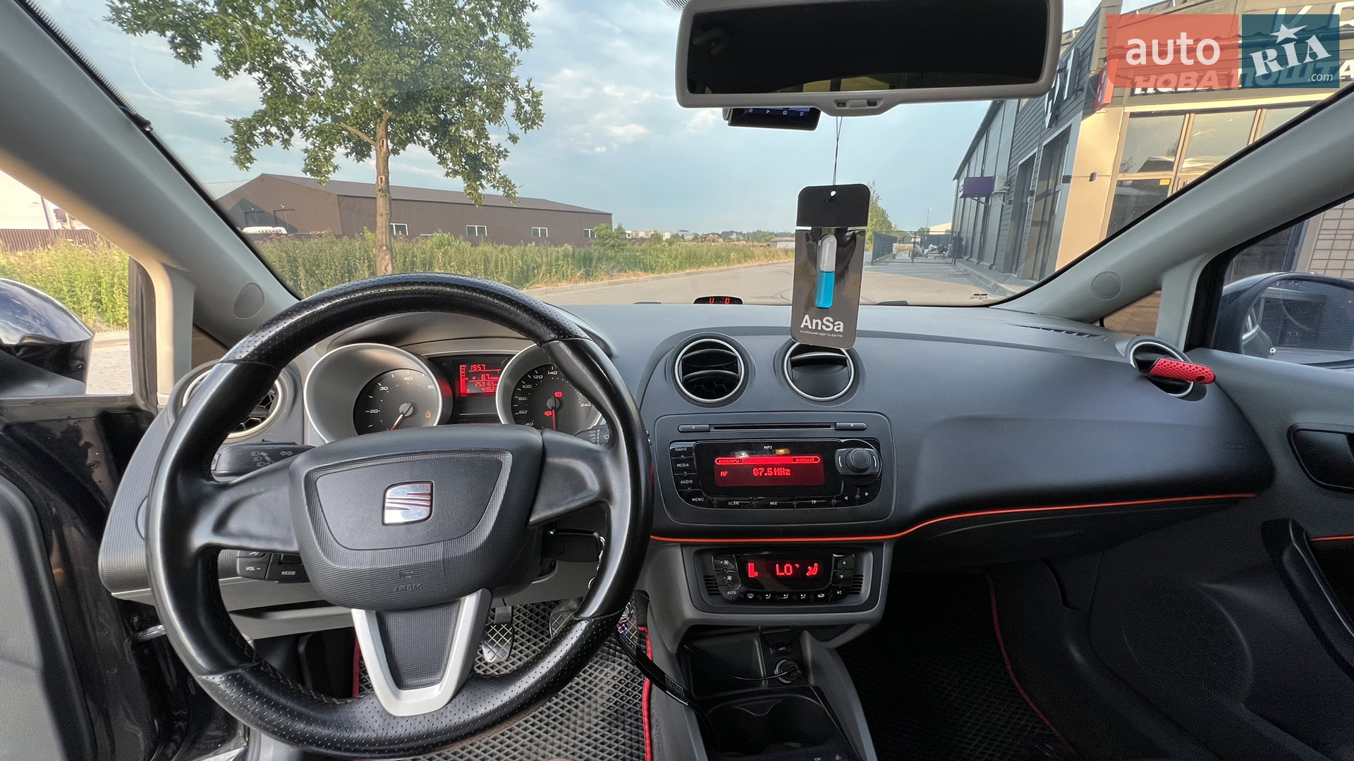 2011 SEAT Ibiza - мініатюра 12