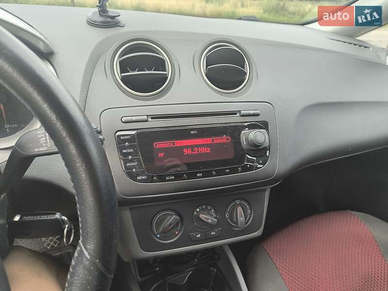 Хэтчбек SEAT Ibiza 2010 в Луцке