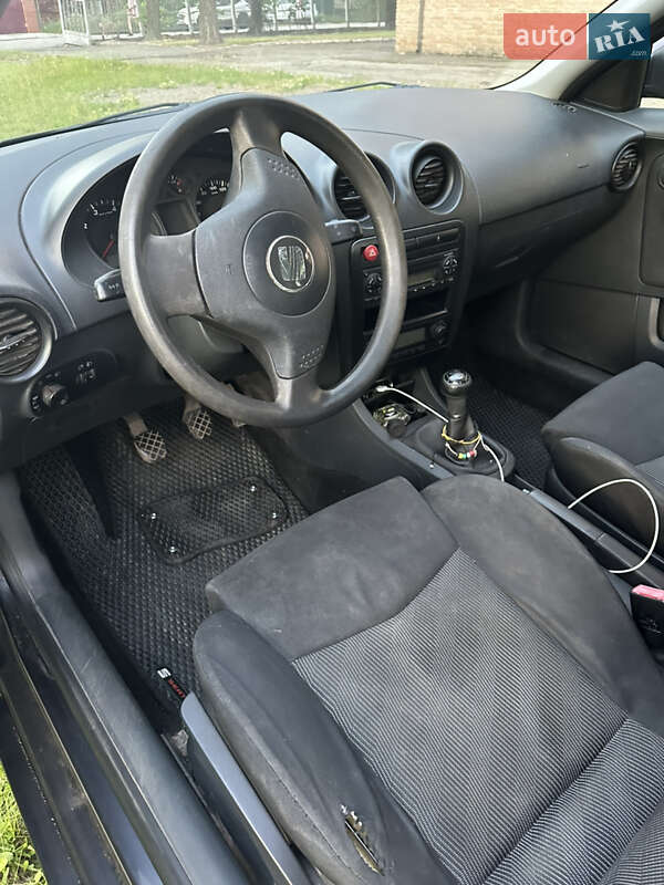 Хэтчбек SEAT Ibiza 2004 в Сумах