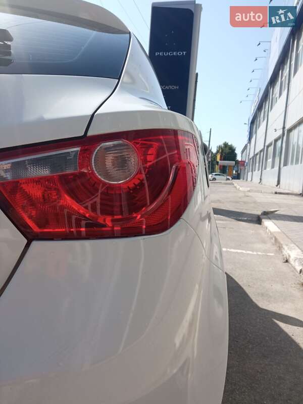 Хэтчбек SEAT Ibiza 2011 в Запорожье