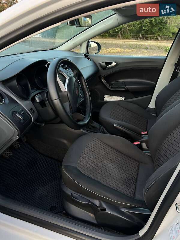 Хэтчбек SEAT Ibiza 2010 в Кривом Роге