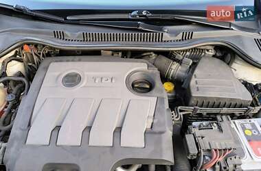 Хэтчбек SEAT Ibiza 2010 в 