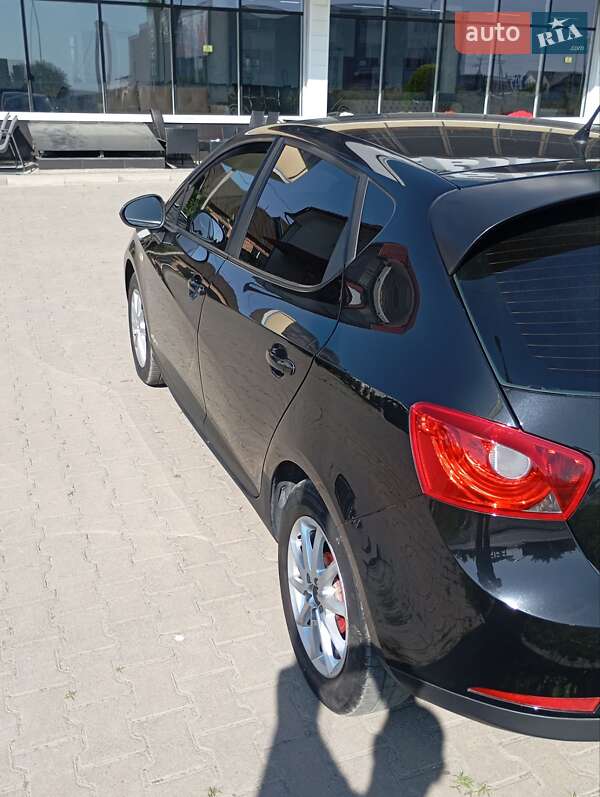 Хетчбек SEAT Ibiza 2011 в Снятині