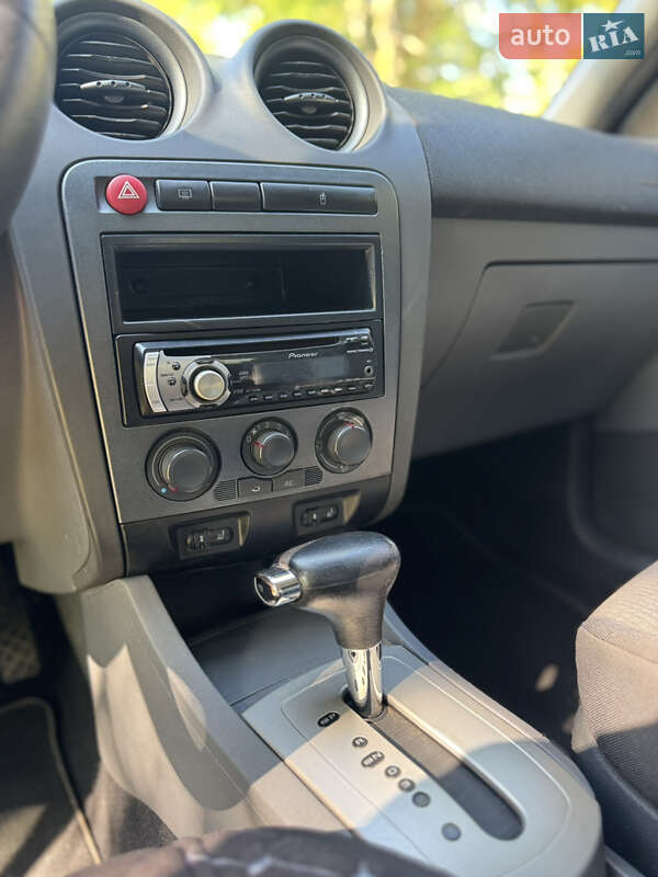 Хэтчбек SEAT Ibiza 2006 в Киеве
