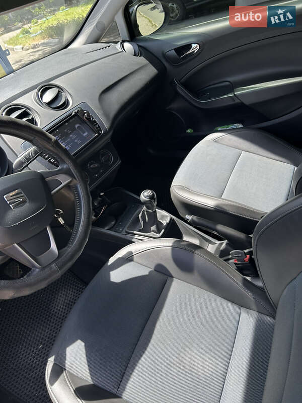 Хэтчбек SEAT Ibiza 2015 в Запорожье