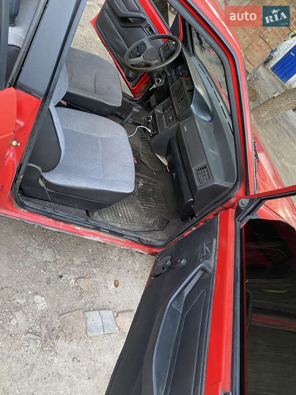 Хетчбек SEAT Ibiza 1989 в Новгородці