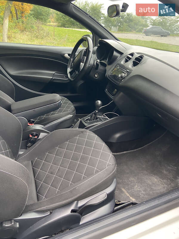 Хэтчбек SEAT Ibiza 2011 в Дунаевцах фото 13 Хэтчбек SEAT Ibiza 2011 в Дунаевцах