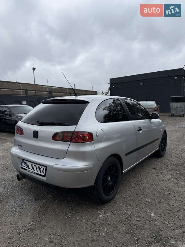 Хетчбек SEAT Ibiza 2003 в Дніпрі