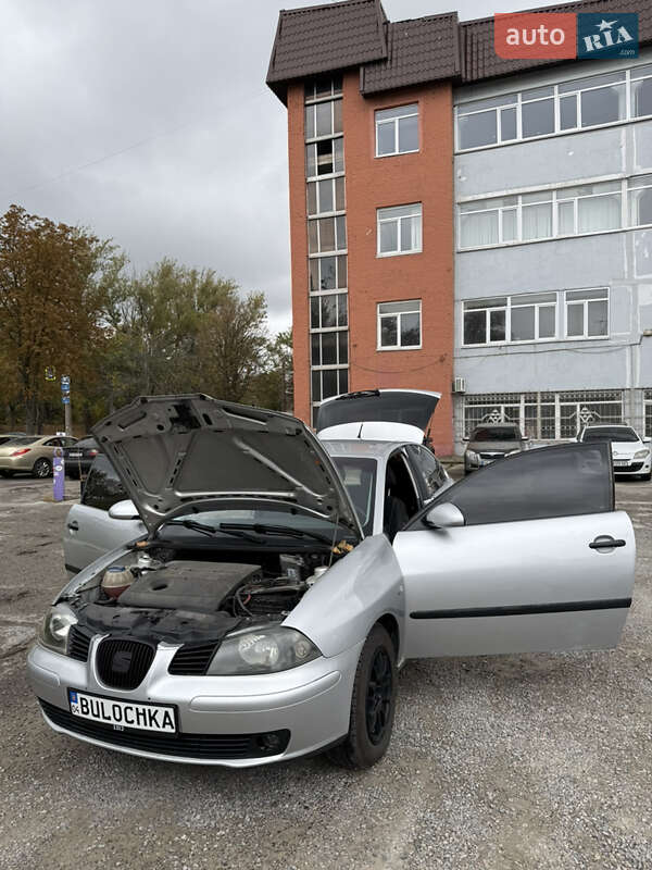 Хетчбек SEAT Ibiza 2003 в Дніпрі