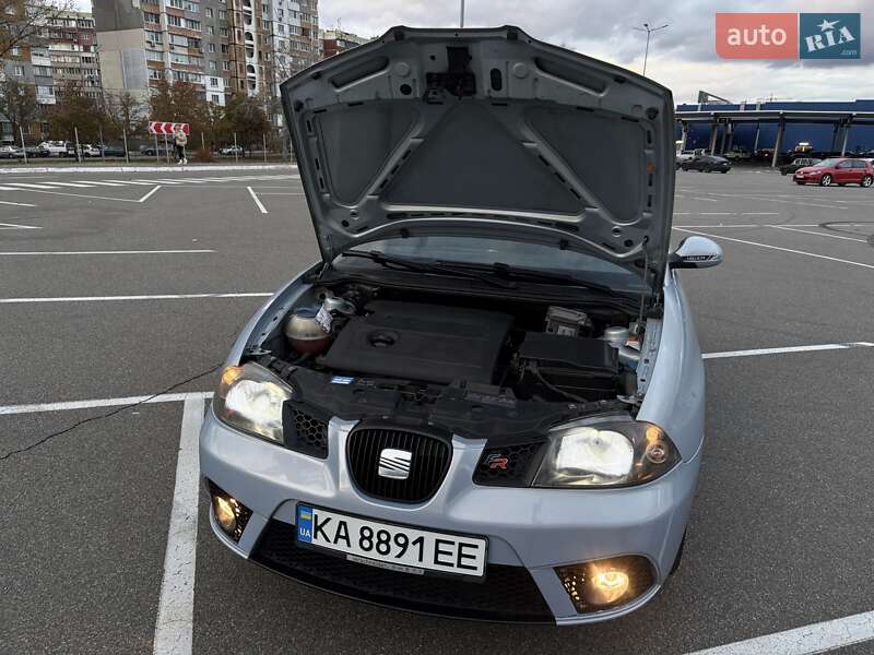 Хэтчбек SEAT Ibiza 2004 в Киеве