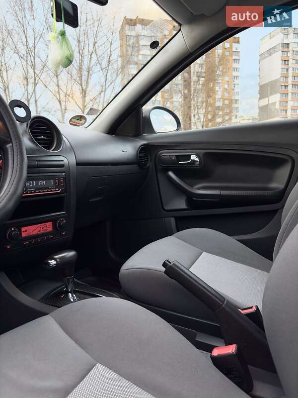 Хэтчбек SEAT Ibiza 2004 в Киеве