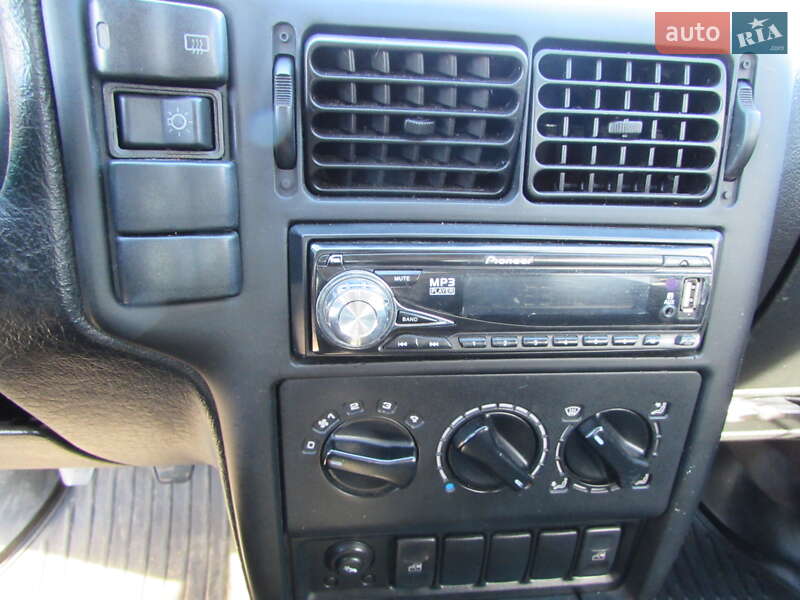 Хэтчбек SEAT Ibiza 1993 в Кропивницком фото 24 Хэтчбек SEAT Ibiza 1993 в Кропивницком